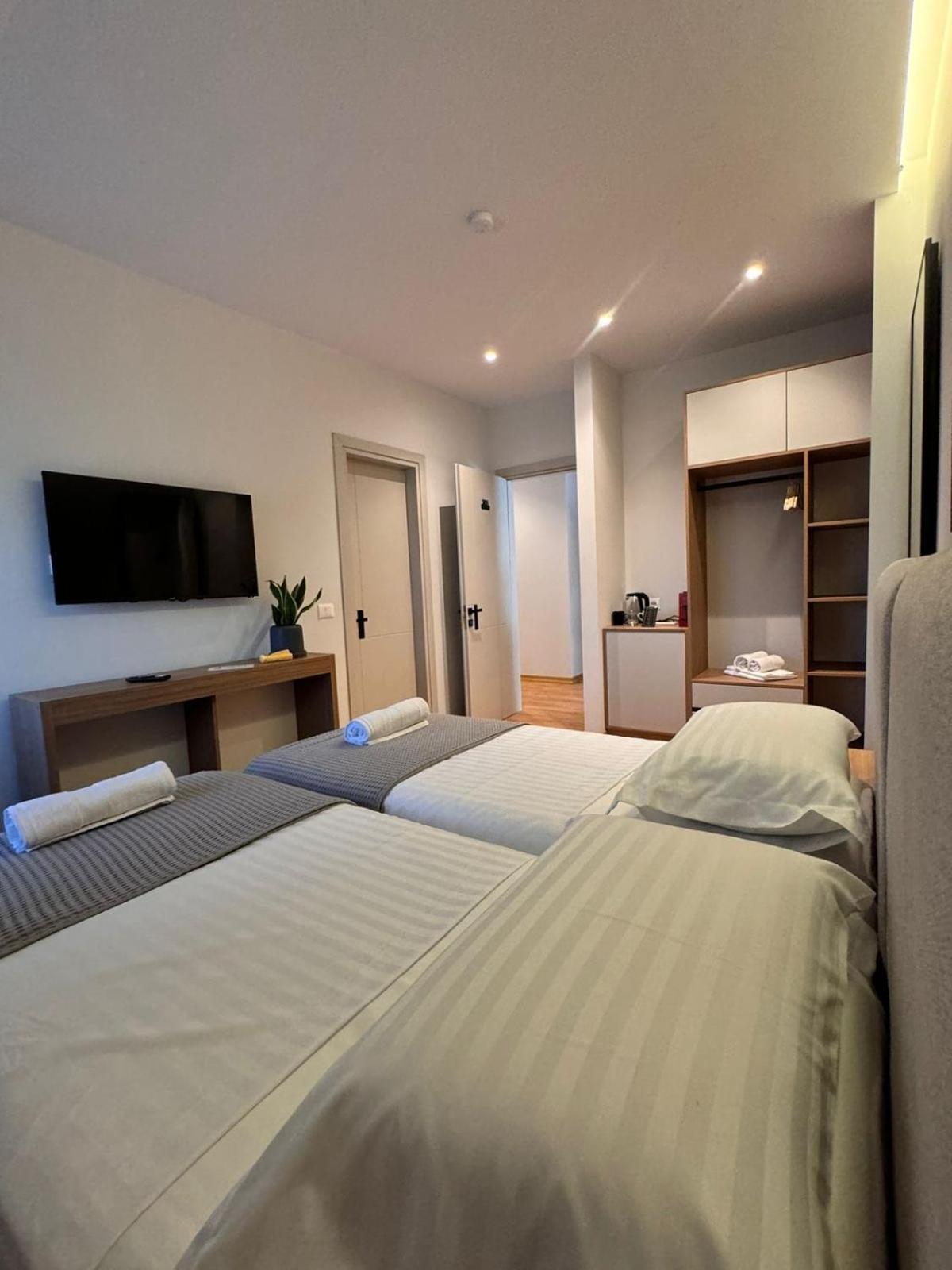 Izi Boutique Apartment Tirana Exterior foto