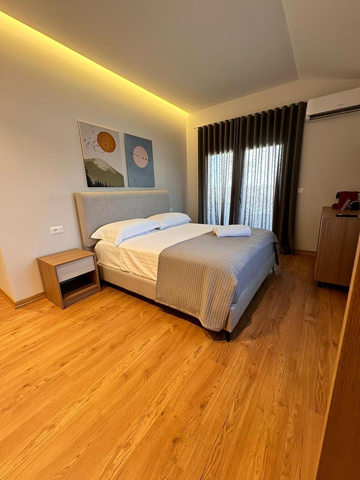 Izi Boutique Apartment Tirana Exterior foto