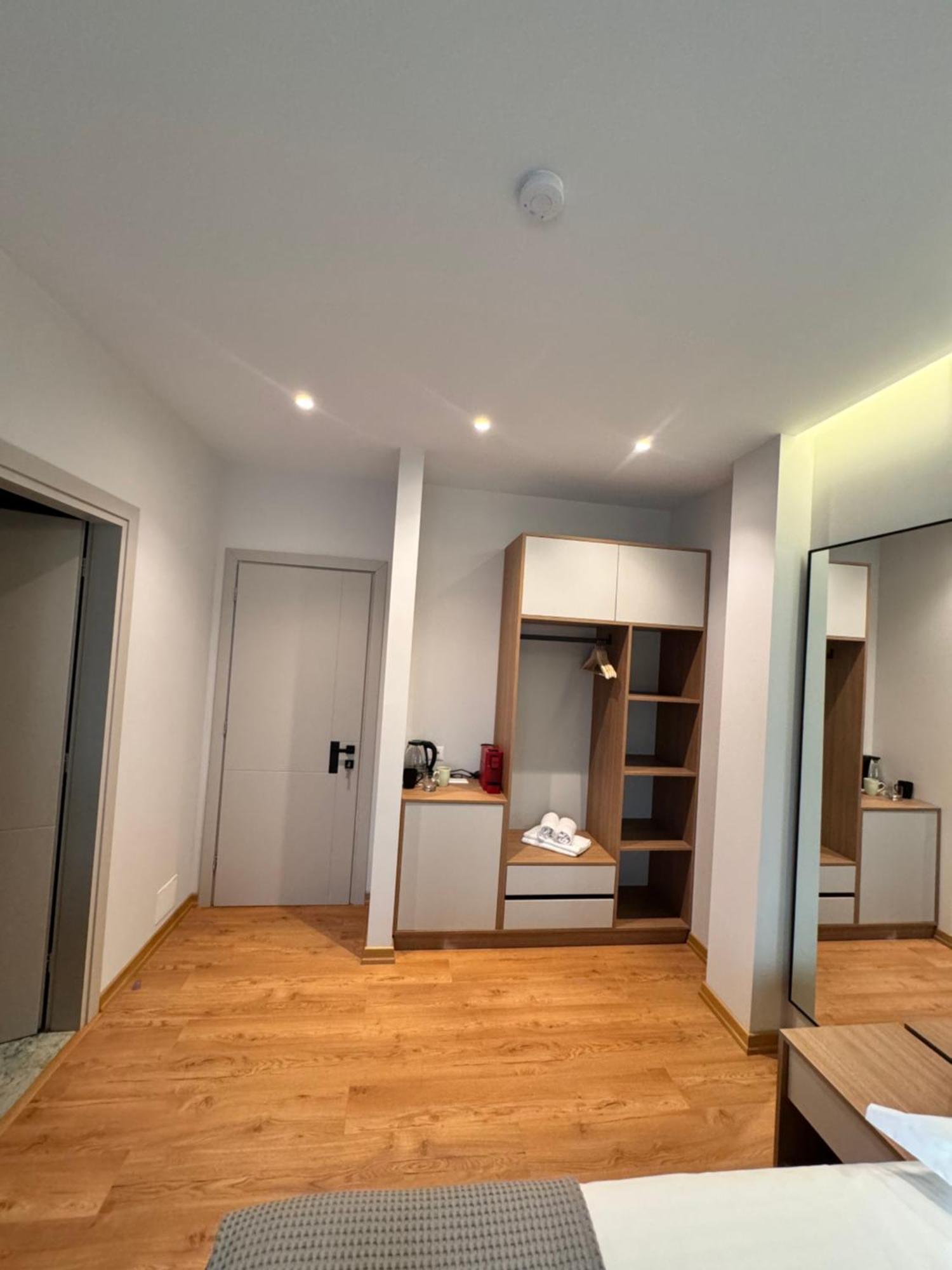 Izi Boutique Apartment Tirana Exterior foto