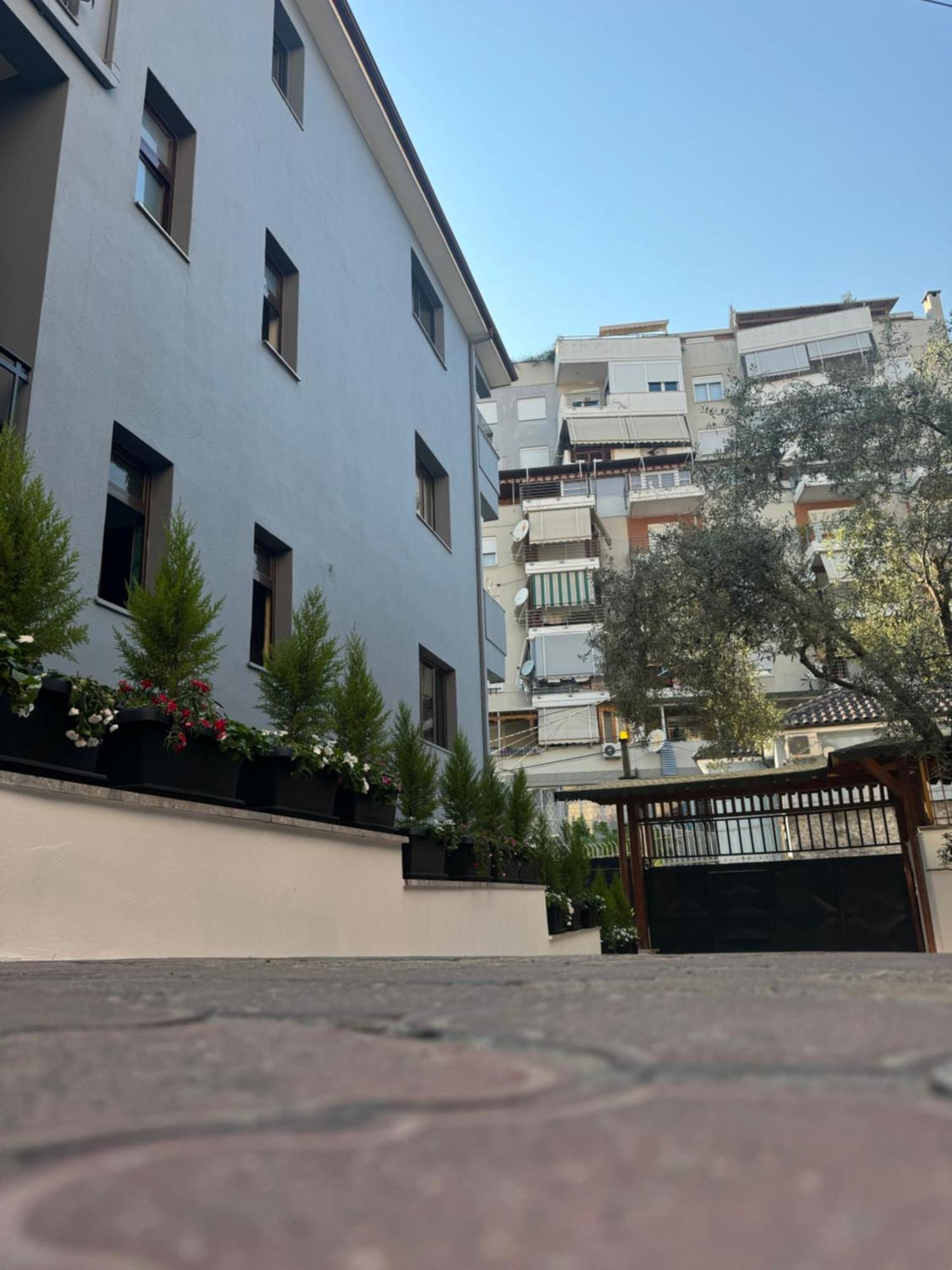 Izi Boutique Apartment Tirana Exterior foto